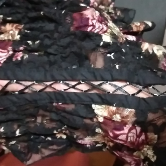 Gorgeous Womens Blouse Black Lace And Floral By TEMPTATION ITALY. SIZE M-L - Picture 12 of 12